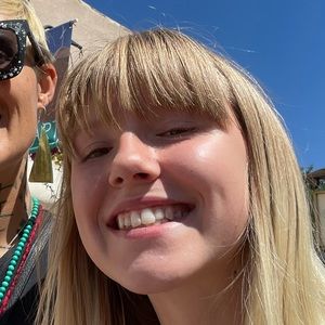 Meet your Posher, Stella